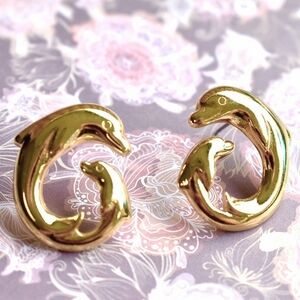 💞💗 Vintage Gold Tone Mother and Baby Together Dolphin Earrings Set